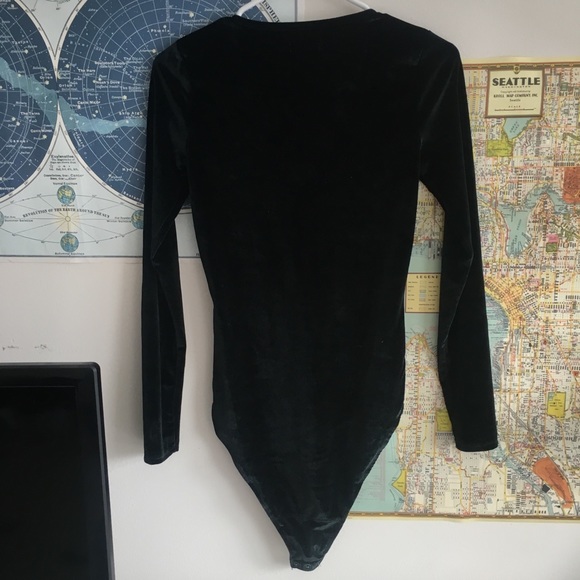 Black velvet lace-up body suit from Hollister - Picture 2 of 6